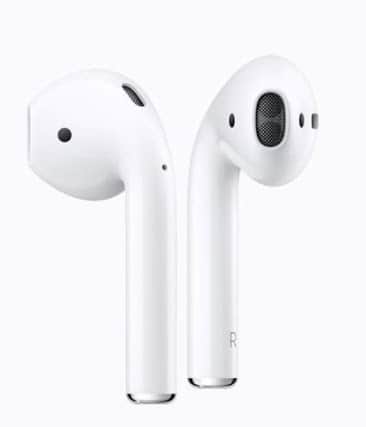 Apple AirPods with Charging Case (Wired) 