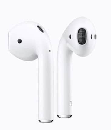 Apple AirPods with Charging Case (Wired)
