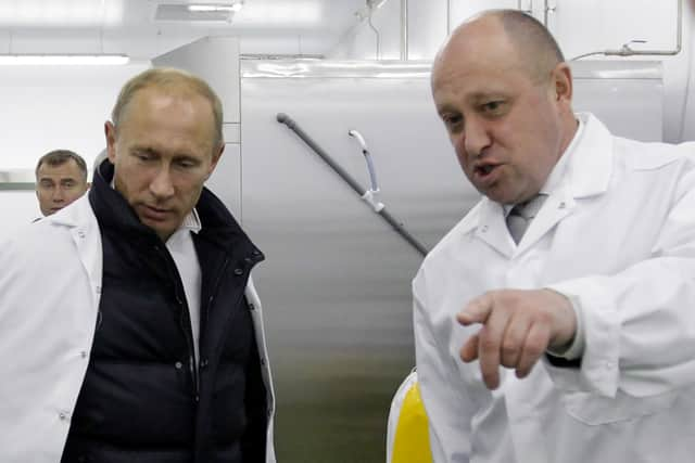 Yevgeny Prigozhin (right) shows Vladimir Putin his school lunch factory outside Saint Petersburg on September 20, 2010 (Photo: Getty)