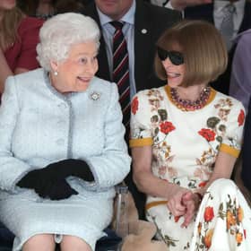 LONDON, ENGLAND - FEBRUARY 20:  Queen Elizabeth II sits next to Anna Wintour as they view Richard Quinn’s runway show before presenting him with the inaugural Queen Elizabeth II Award for British Design as she visits London Fashion Week’s BFC Show Space on February 20, 2018 in London, United Kingdom. (Photo by Yui Mok - Pool/Getty Images)