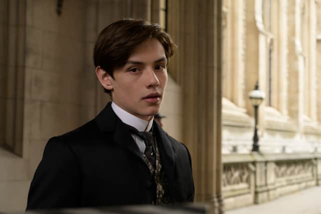 Louis Partridge in Enola Holmes.
