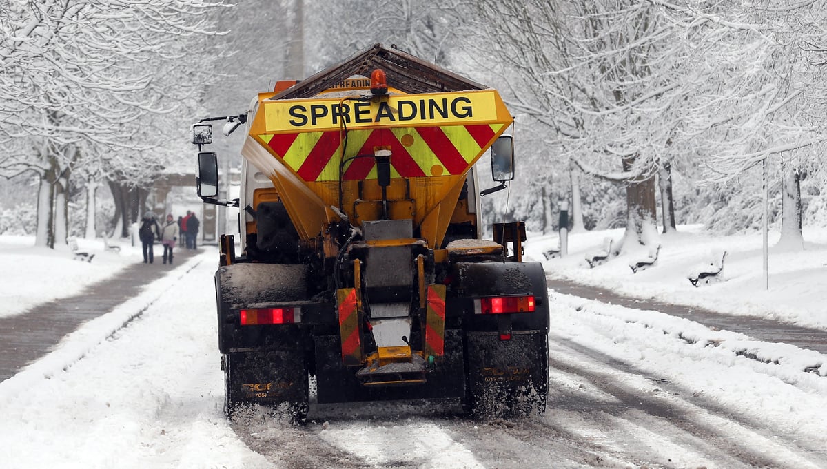 NEWS: 125 parts of UK hit with snow/ice alerts before busy Christmas shopping weekend