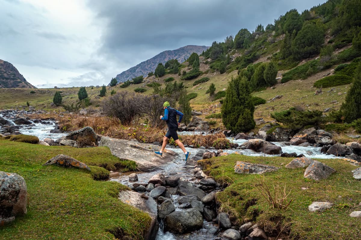 Insulated trail running shoes on sale