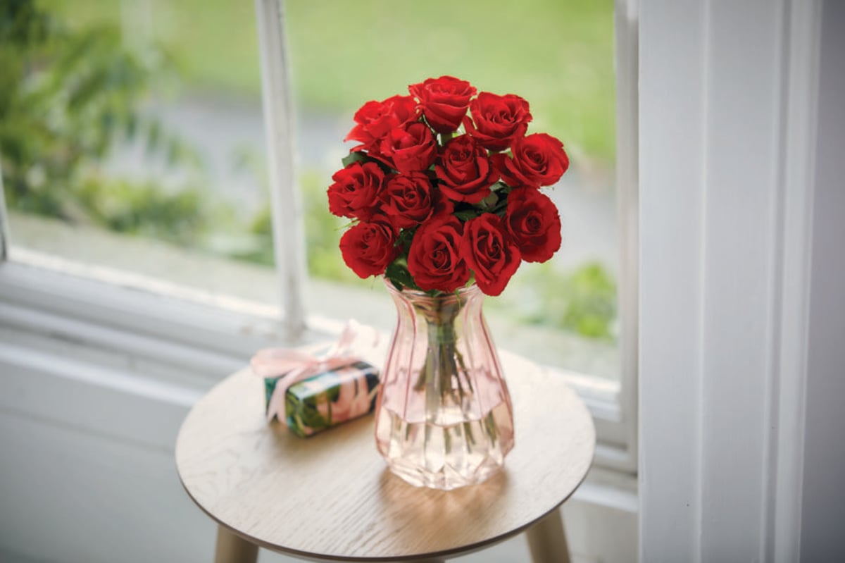 Aldi launches stunning red rose Valentine’s bouquets for less than £5 a dozen
