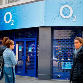 O2 has issued a warning as fraudsters are getting phone contract customers to steal personal details 