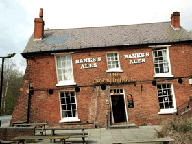 Britain’s ‘wonkiest pub’ could close after 192 years as ‘drunk’ building put up for sale 
