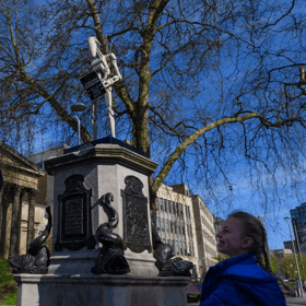 Star Wars B1-series battle droid with a message appears on controversial Edward Colston plinth in Bristol 
