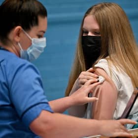 Teenager Eve Thomson receives a Covid-19 vaccination in Barrhead, Scotland (Photo: Jeff J Mitchell/Getty Images)