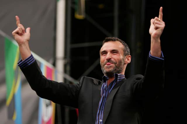 Marti Pellow performing.