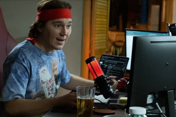 Paul Dano stars as Keith Gill in Dumb Money. Cr: Sony Pictures Releasing