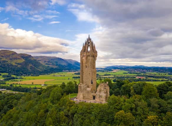 The National Wallace Monument is considered one of Scotland’s most revered landmarks. It commemorates the life of Sir William Wallace. 