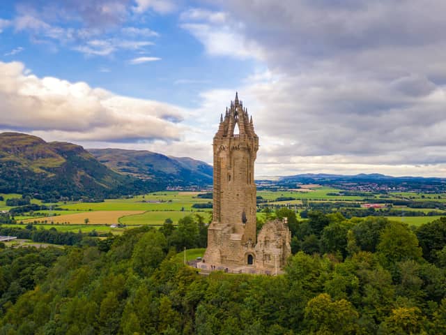 The National Wallace Monument is considered one of Scotland’s most revered landmarks. It commemorates the life of Sir William Wallace. 
