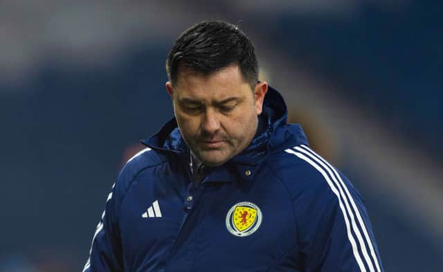 Pedro Martinez Losa is under serious pressure after the 6-0 loss to England. Cr. SNS Group.