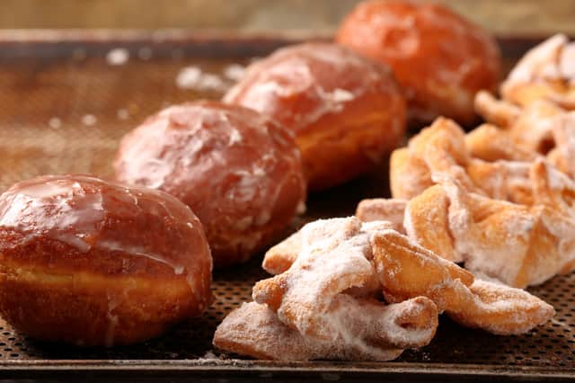 Pączki (doughnuts) and faworki are served on Fat Thursday. 