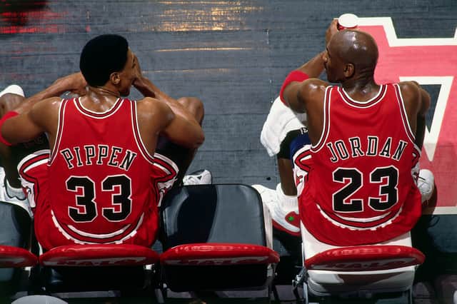 Scottie Pippen and Michael Jordan of the legendary Chicago Bulls. Cr. Netflix.