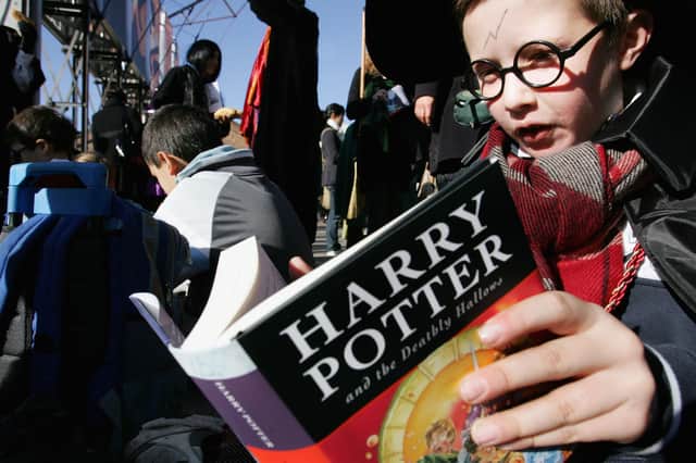 Adapt your child's school uniform for an easy Harry Potter costume. 
