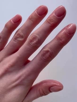 Clean girl wedding manicure trend for spring/summer 2024. Photo by Mylee.
