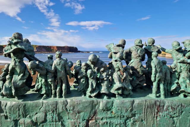 Widows and Bairns statue, by Jill Watson, in Eyemouth 