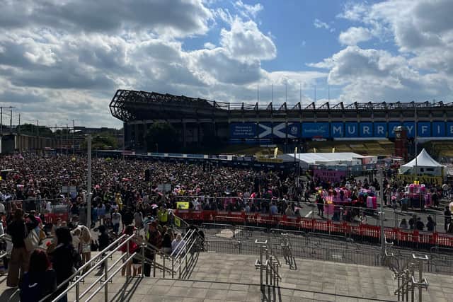 The crowd of people heading to Taylor Swift on night one. 