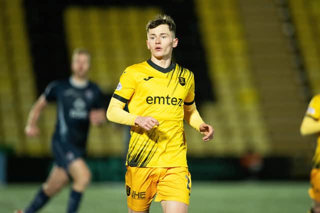 James Penrice has signed a three-year contract with Hearts.