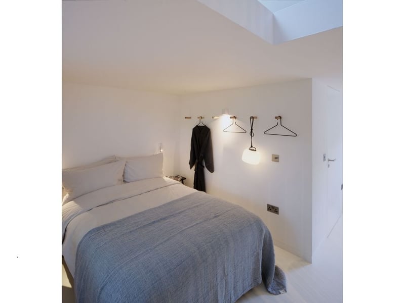 The double bed comes with fresh linen and woollen blankets.
