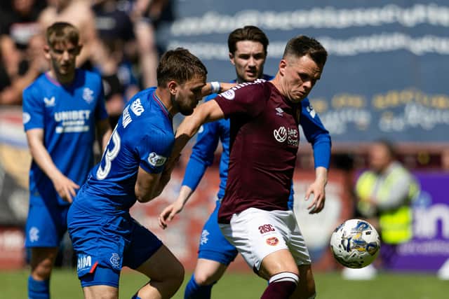 Alan Hutton would like to see Lawrence Shankland in Rangers colours.