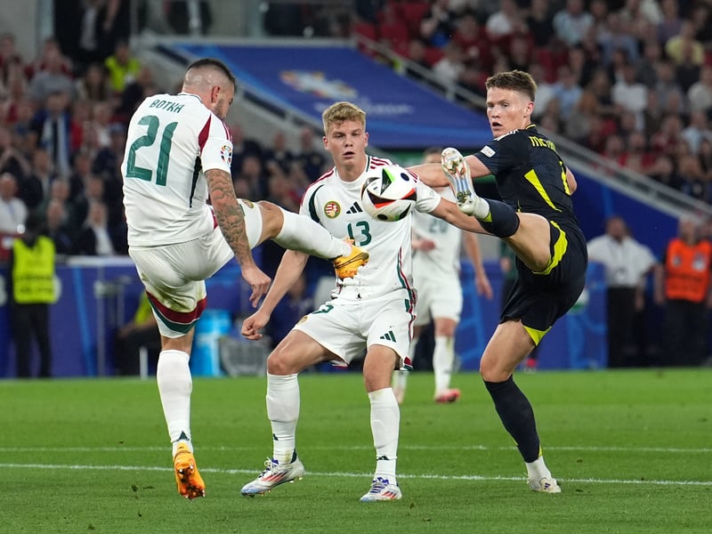 Busy at both ends of the pitch without doing anything tangible in the opening stages. Picked up a cruel booking to rule him out of potential last-16 tie. Never stopped working but limited influence. 6