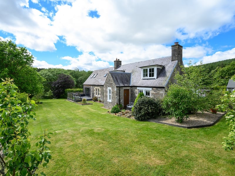 The attractive traditionally-built cottage has been recently renovated. The property is entirely off-grid and uses 20 solar panels to produce up to 7kW of power with the excess power stored in batteries.