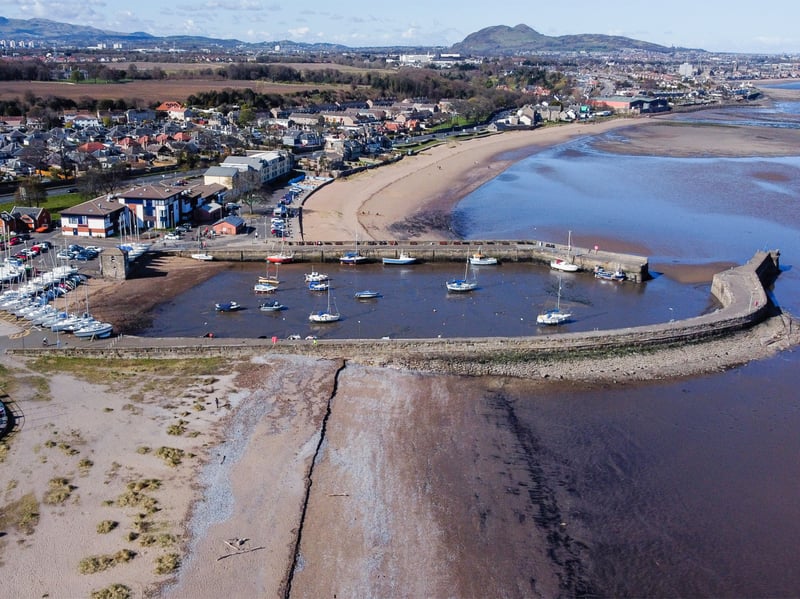 Home to towns such as Musselburgh and North Berwick, East Lothian has a median house price of £283,227. Its close proximity to Edinburgh makes it an attractive location for commuters. 