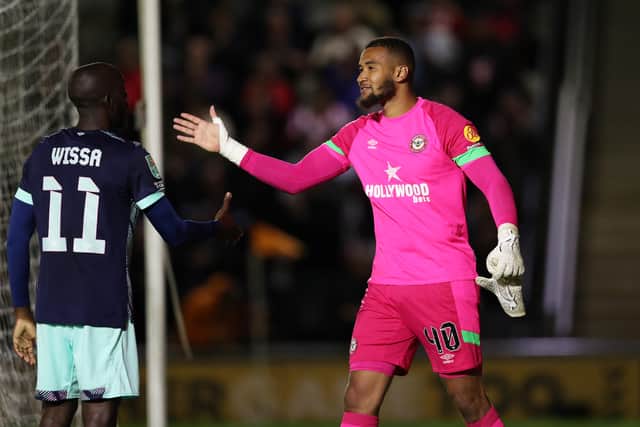 The ex-St Mirren goalkeeper has joined Motherwell.