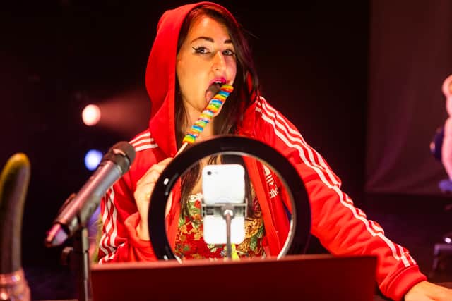 Louise Orwin in Famehungry