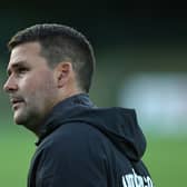David Healy is staying at Linfield.