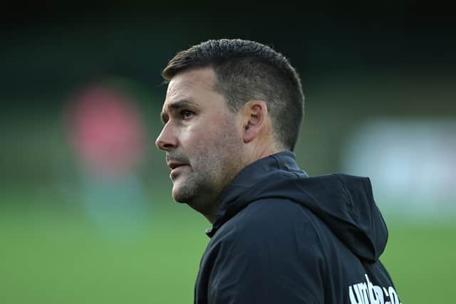 David Healy is staying at Linfield.