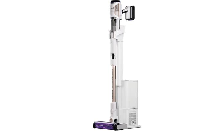 The IW3611UKT has a self-emptying charging base