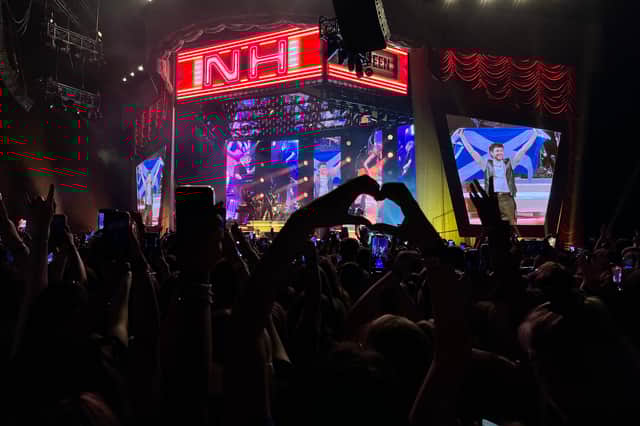 Niall Horan made sure to shout out those in the audience for paying to see him.