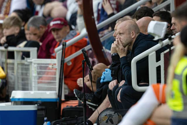 Hearts manager Steven Naismith looks on as his side fall 1-0 behind to Dundee United at Tynecastle. (Photo by Mark Scates / SNS Group)