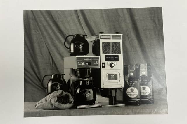 In 1974 they began offering coffee machines to offices, restaurants and hotels, replacing instant coffee with roast and ground coffee