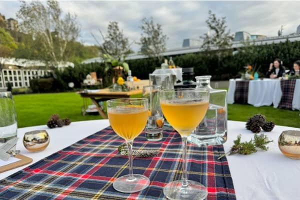 Guests at the Glasshouse in Edinburgh were given two cocktails, made with Botanist gin.