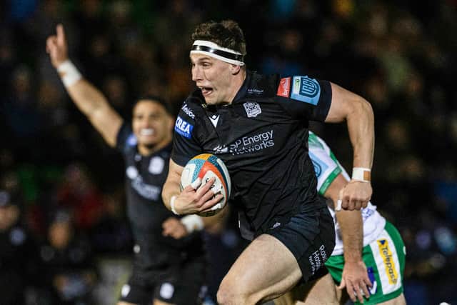 Rory Darge powers through to score for Glasgow Warriors.