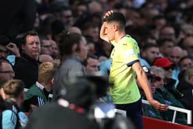 Ross Stewart of Southampton leaves the pitch with a injury during the Premier League match against Arsenal at Emirates Stadium on October 05, 2024 in London, England. (Photo by Clive Mason/Getty Images)
