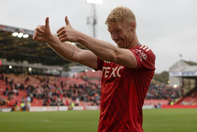 New signing Sivert Heltne Nilsen gives a big thumbs-up to the Pittodrie faithful.