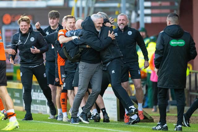 Dundee United manager Jim Goodwin celebrates after Meshack Ubochioma scores to make it 3-2.