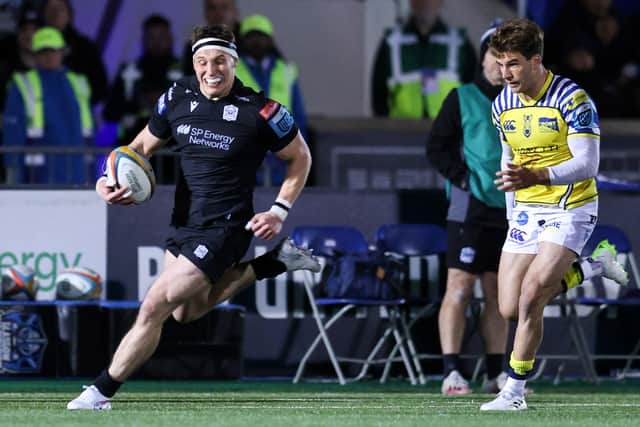 Glasgow Warriors' Rory Darge (L) in action.