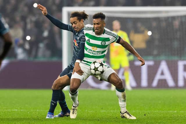 Auston Trusty battles for the ball with Yussuf Poulsen. Cr: SNS Group.