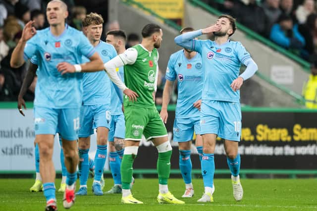 St Mirren's Conor McMenamin celebrates scoring to make it 1-0 over Hibs at Easter Road. (Photo by Paul Devlin / SNS Group)
