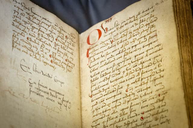 A handwritten manuscript shedding new light on Scottish history has been acquired by St Andrews University.