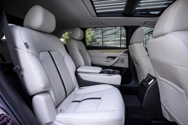 Drivers can configure the seats so that the centre seat on the middle bench folds down for a 6-seat configuration instead of 7 or 5