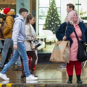 Mild weather seen in the run-up to Christmas will continue, the Met Office said.
