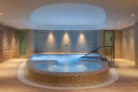 Jacuzzi pool