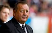 Former Aberdeen and Dunfermline manager Jimmy Calderwood has died aged 69.